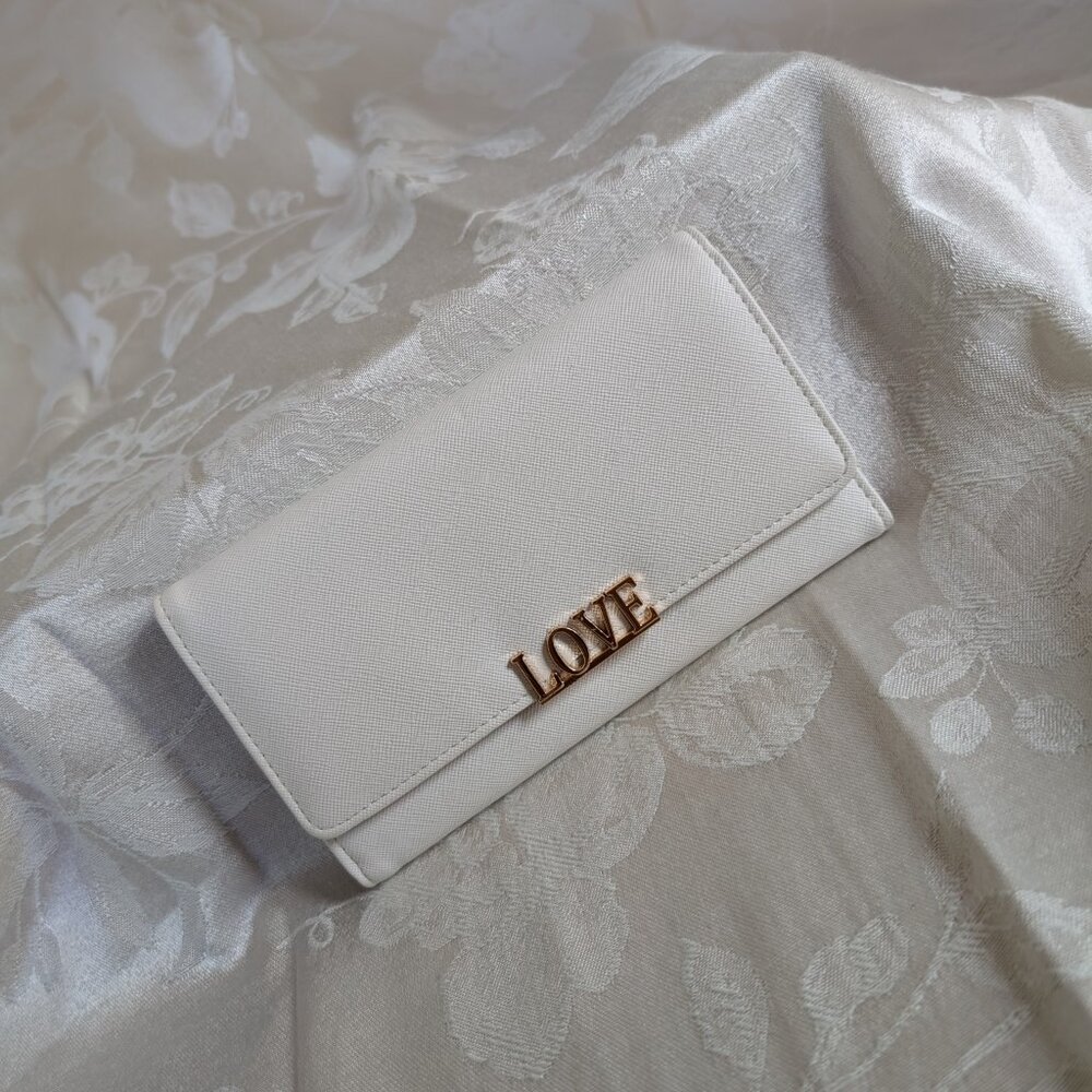 White with Gold LOVE billfold wallet - Picture 5 of 7